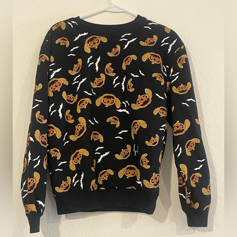 Disney Crewneck Halloween Sweatshirt with Stitch Pumpkin Head & Bats Size Small